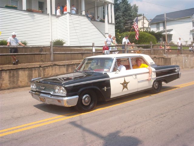 ANTIQUE POLICE CARS - DOWNTOWN EXPRESS