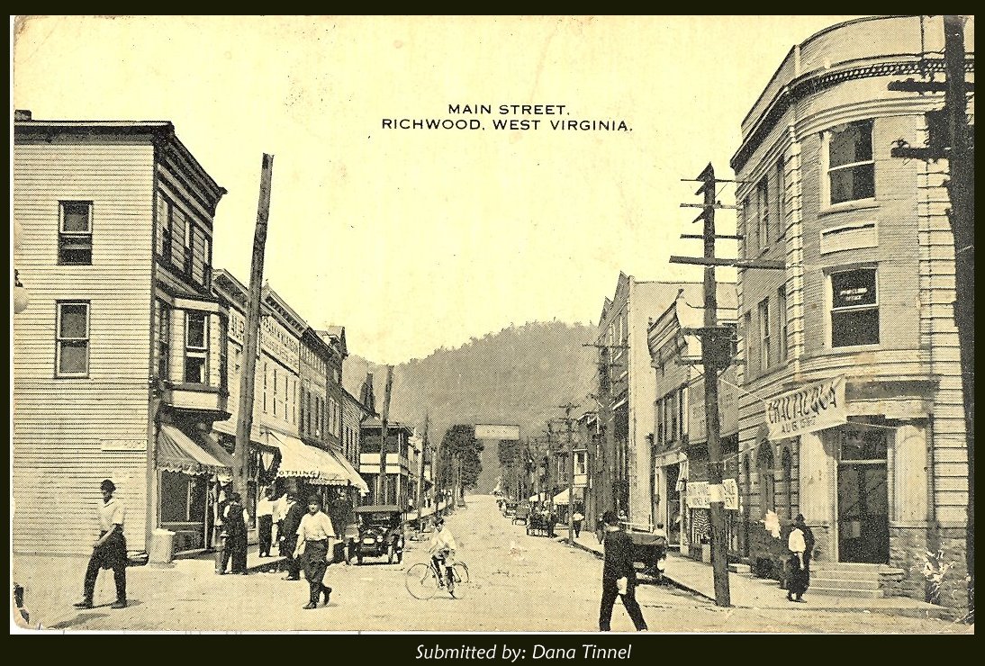 Old postcard of the Richwood Main Street